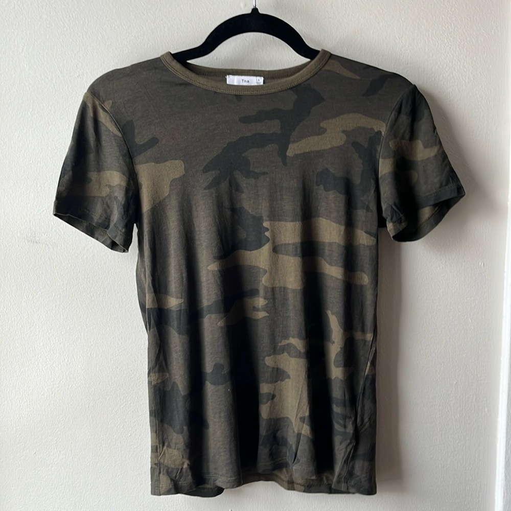 ARITZIA TNA Camo T-shirt Size Small
